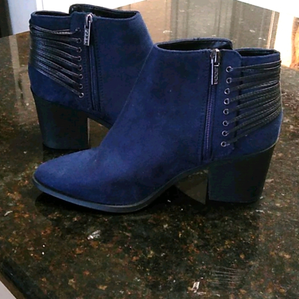 NWOT Soda Navy Suede block heel